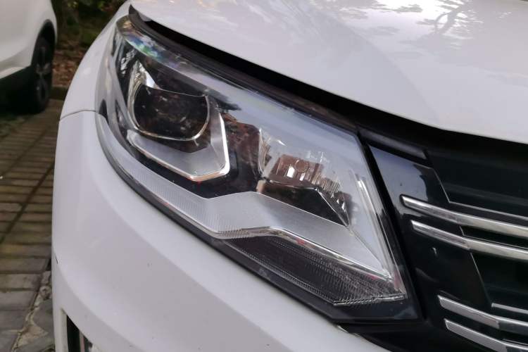 Used Volkswagen Tiguan 2016 280TSI Automatic Two-Wheel Drive Silk Road Comfort Edition Right Front Headlight