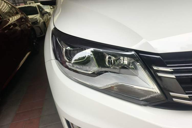 Used Volkswagen Tiguan 2016 300TSI Automatic Two-Wheel Drive Luxury Edition Right Front Headlight