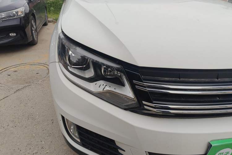 Used Volkswagen Tiguan 2016 300TSI Automatic Two-Wheel Drive Luxury Edition Right Front Headlight