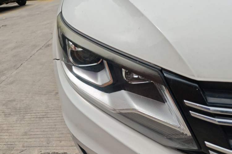 Used Volkswagen Tiguan 2016 280TSI Automatic Two-Wheel Drive Silk Road Comfort Edition Right Front Headlight