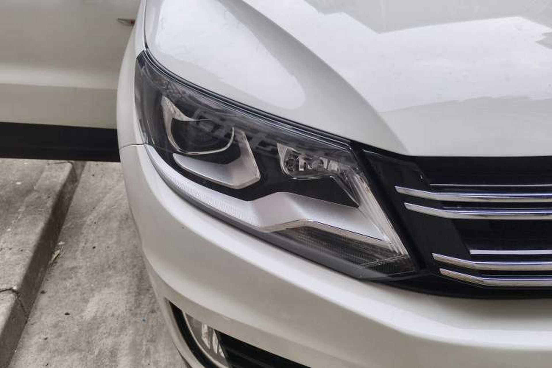 Used Volkswagen Tiguan 2016 300TSI Automatic All-Wheel Drive Fashion Vision Edition Right Front Headlight