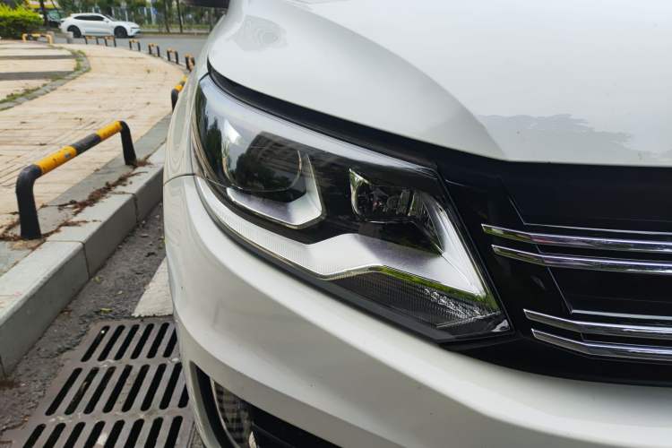 Used Volkswagen Tiguan 2016 280TSI Automatic Two-Wheel-Drive Silk Road Style Edition Right Front Headlight