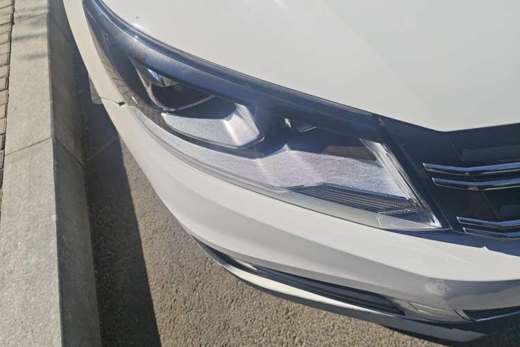 Used Volkswagen Tiguan 2016 280TSI Automatic Two-Wheel Drive Silk Road Comfort Edition Right Front Headlight