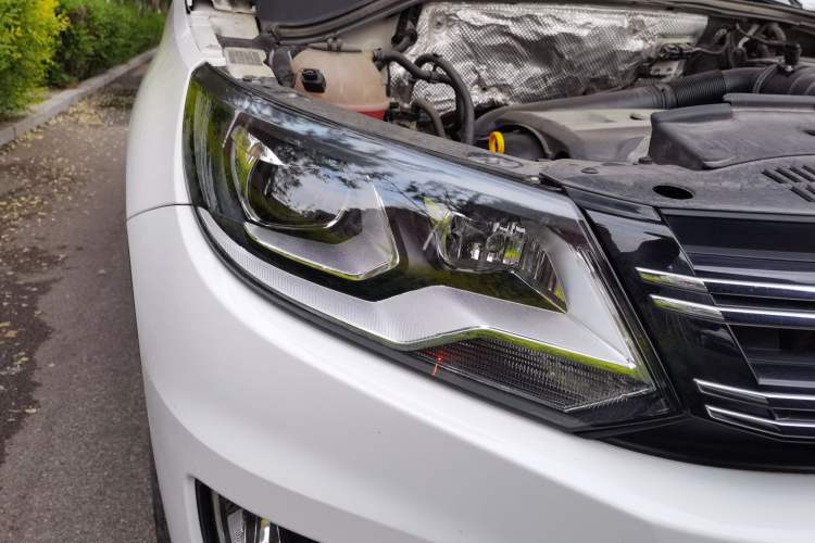 Used Volkswagen Tiguan 2016 330TSI Automatic All-Wheel Drive Luxury Edition Right Front Headlight
