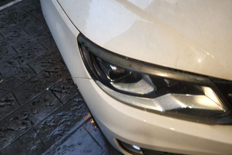 Used Volkswagen Tiguan 2016 300TSI Automatic All-Wheel Drive Luxury Edition Right Front Headlight
