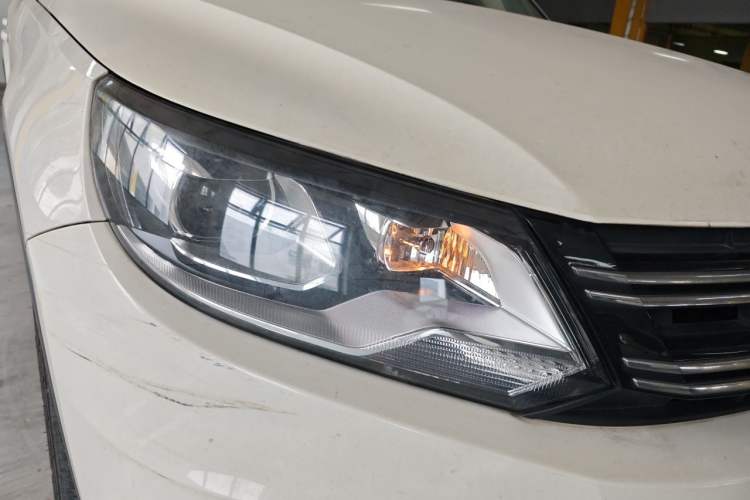 Used Volkswagen Tiguan 2016 280TSI Automatic Two-Wheel-Drive Silk Road Style Edition Right Front Headlight