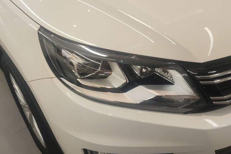 Used Volkswagen Tiguan 2016 280TSI Automatic Two-Wheel-Drive Silk Road Style Edition Right Front Headlight