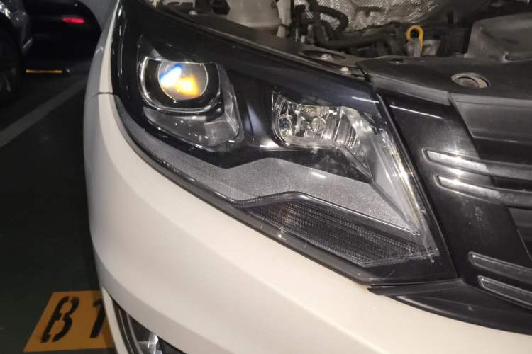 Used Volkswagen Tiguan 2016 280TSI Automatic Two-Wheel Drive Silk Road Comfort Edition Right Front Headlight