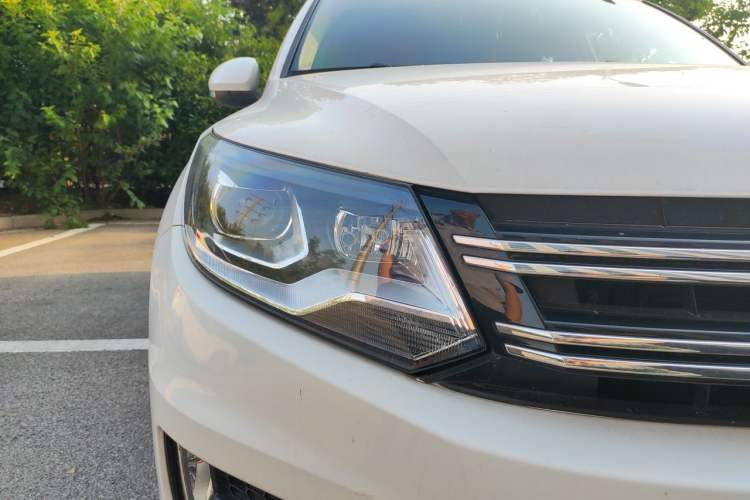 Used Volkswagen Tiguan 2016 280TSI Automatic Two-Wheel Drive Silk Road Comfort Edition Right Front Headlight