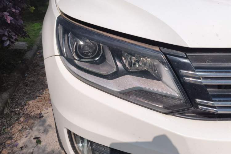 Used Volkswagen Tiguan 2016 300TSI Automatic All-Wheel Drive Luxury Edition Right Front Headlight