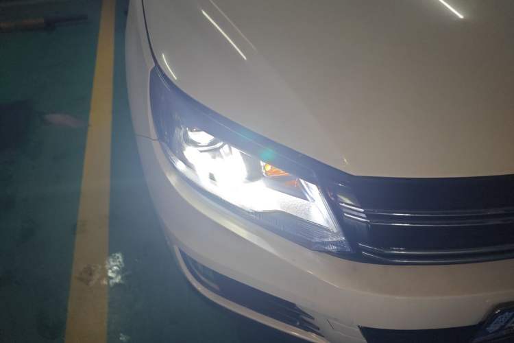 Used Volkswagen Tiguan 2016 300TSI Automatic Two-Wheel Drive Luxury Edition Right Front Headlight