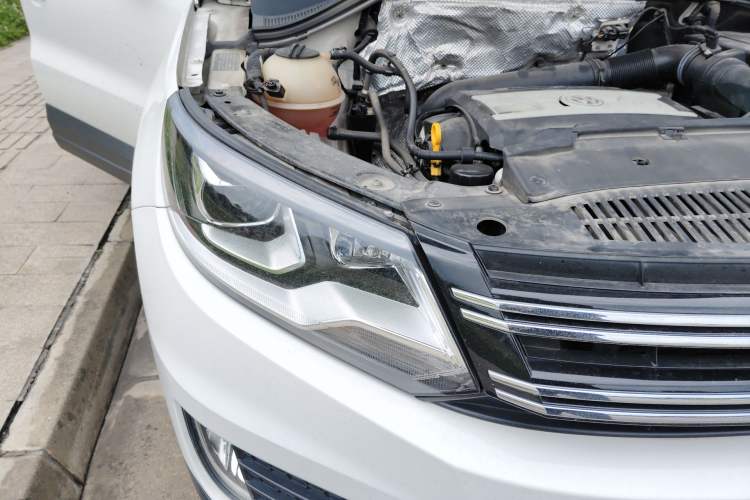 Used Volkswagen Tiguan 2016 300TSI Automatic Two-Wheel Drive Trend Edition Right Front Headlight