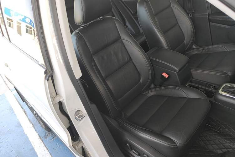 Used Volkswagen Tiguan 2016 300TSI Automatic All-Wheel Drive Luxury Edition Right Front Seat