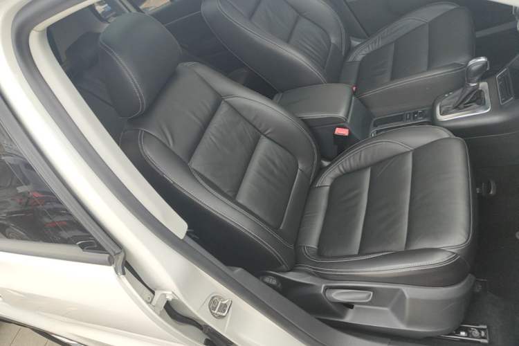 Used Volkswagen Tiguan 2016 280TSI Automatic Two-Wheel Drive Silk Road Comfort Edition Right Front Seat