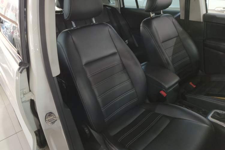Used Volkswagen Tiguan 2016 280TSI Automatic Two-Wheel-Drive Silk Road Style Edition Right Front Seat