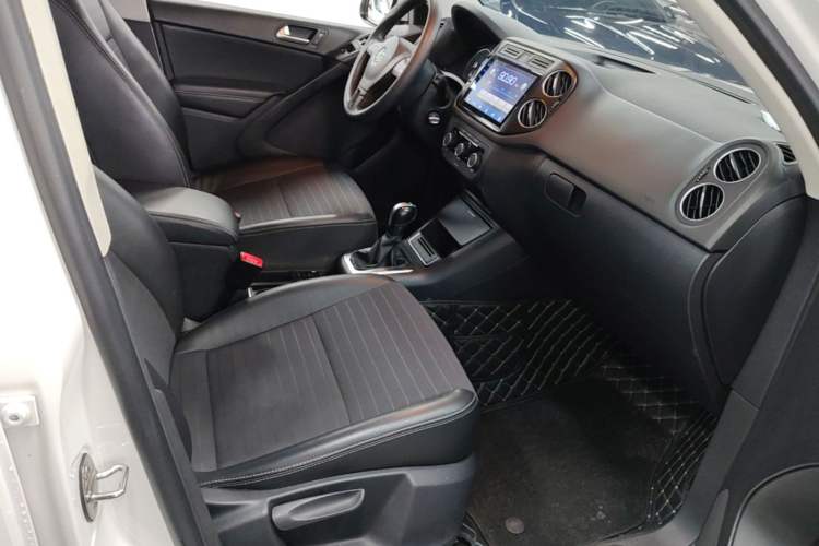 Used Volkswagen Tiguan 2016 280TSI Automatic Two-Wheel-Drive Silk Road Style Edition Right Front Seat