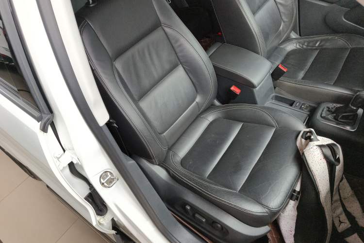Used Volkswagen Tiguan 2016 300TSI Automatic All-Wheel Drive Luxury Edition Right Front Seat