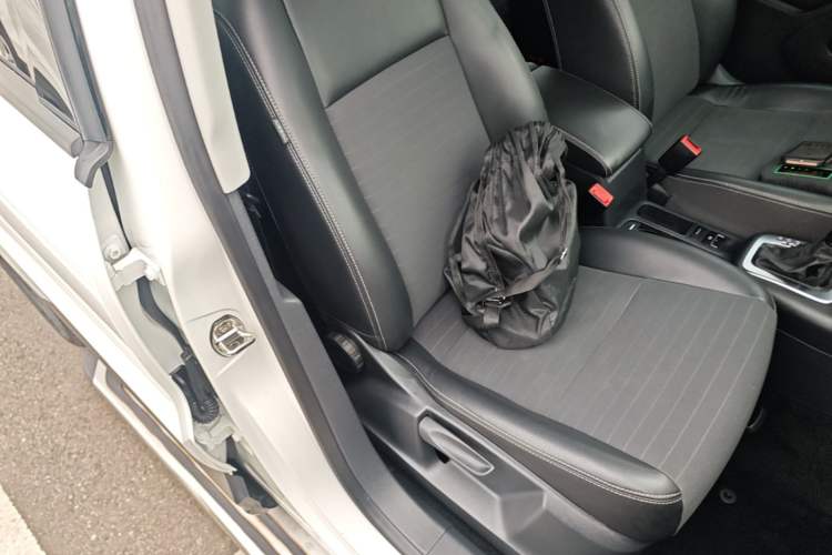 Used Volkswagen Tiguan 2016 280TSI Automatic Two-Wheel-Drive Silk Road Style Edition Right Front Seat