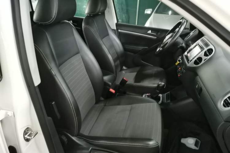 Used Volkswagen Tiguan 2016 300TSI Automatic All-Wheel Drive Fashion Vision Edition Right Front Seat