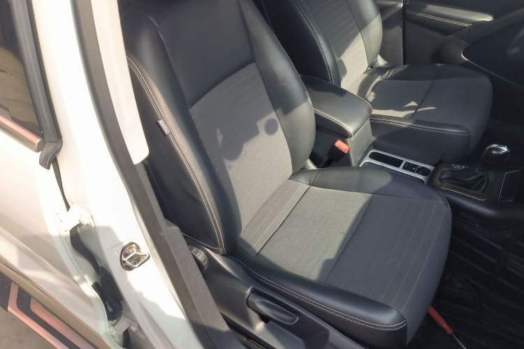 Used Volkswagen Tiguan 2016 280TSI Automatic Two-Wheel-Drive Silk Road Style Edition Right Front Seat