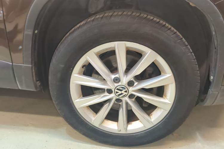 Used Volkswagen Tiguan 2016 300TSI Automatic All-Wheel Drive Fashion Vision Edition Right Front Wheel Hub