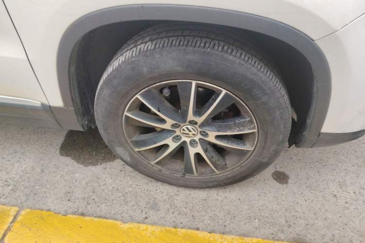 Used Volkswagen Tiguan 2016 300TSI Automatic All-Wheel Drive Luxury Edition Right Front Wheel Hub