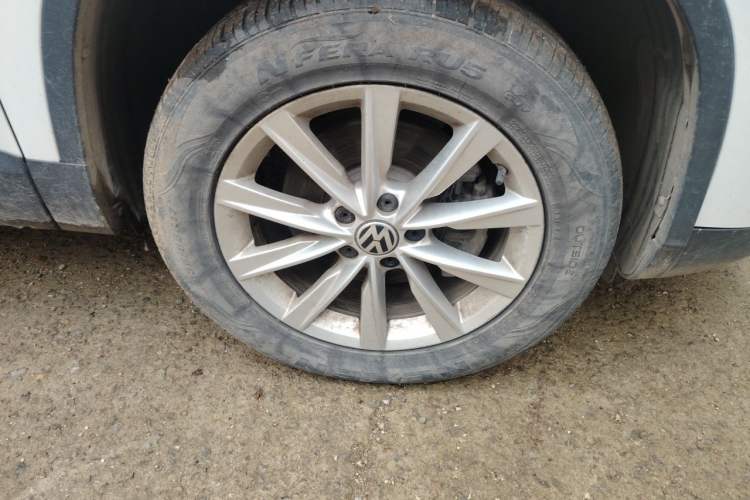 Used Volkswagen Tiguan 2016 300TSI Automatic All-Wheel Drive Fashion Vision Edition Right Front Wheel Hub