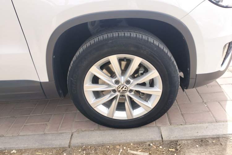 Used Volkswagen Tiguan 2016 280TSI Automatic Two-Wheel-Drive Silk Road Style Edition Right Front Wheel Hub