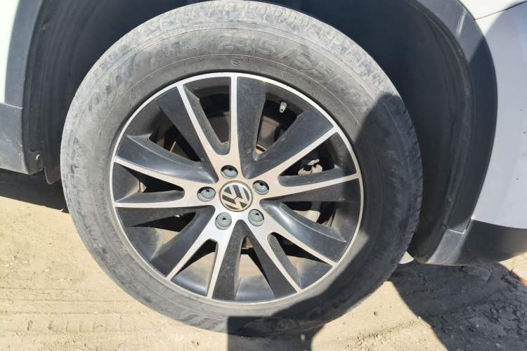 Used Volkswagen Tiguan 2016 300TSI Automatic All-Wheel Drive Luxury Edition Right Front Wheel Hub