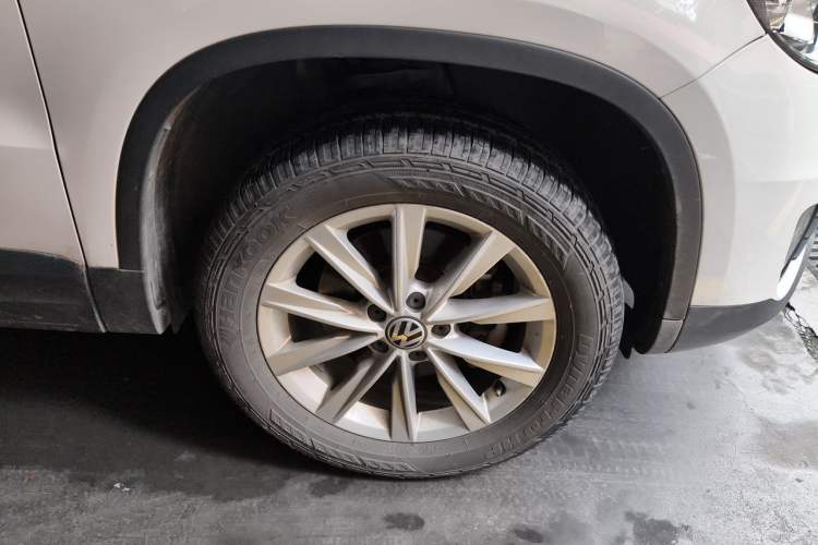 Used Volkswagen Tiguan 2016 280TSI Automatic Two-Wheel-Drive Silk Road Style Edition Right Front Wheel Hub