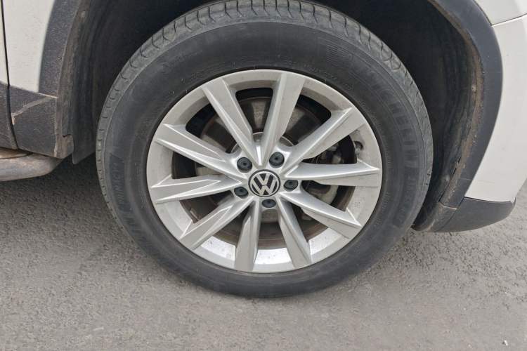 Used Volkswagen Tiguan 2016 280TSI Automatic Two-Wheel Drive Silk Road Comfort Edition Right Front Wheel Hub