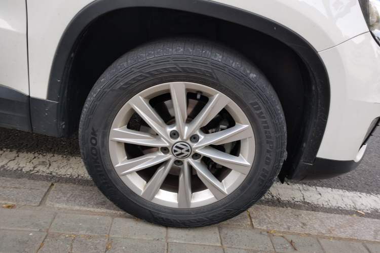 Used Volkswagen Tiguan 2016 280TSI Automatic Two-Wheel-Drive Silk Road Style Edition Right Front Wheel Hub