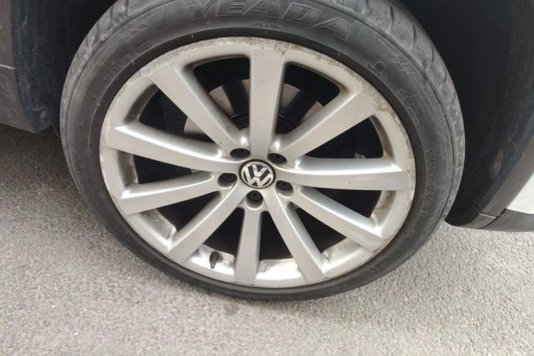 Used Volkswagen Tiguan 2016 2.0 TSI Four-Wheel Drive Standard Version Right Front Wheel Hub