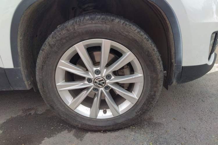 Used Volkswagen Tiguan 2016 280TSI Automatic Two-Wheel-Drive Silk Road Style Edition Right Front Wheel Hub