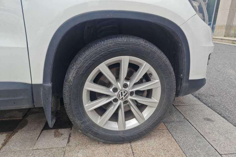 Used Volkswagen Tiguan 2016 280TSI Automatic Two-Wheel Drive Silk Road Comfort Edition Right Front Wheel Hub