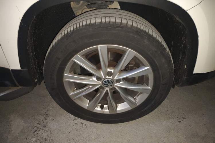 Used Volkswagen Tiguan 2016 300TSI Automatic Two-Wheel Drive Comfort Edition Right Front Wheel Hub