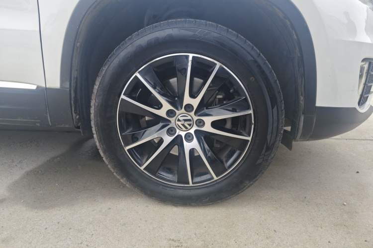 Used Volkswagen Tiguan 2016 330TSI Automatic All-Wheel Drive Luxury Edition Right Front Wheel Hub