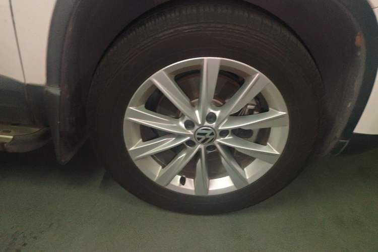 Used Volkswagen Tiguan 2016 300TSI Automatic Two-Wheel Drive Trend Edition Right Front Wheel Hub