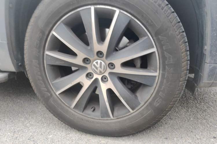 Used Volkswagen Tiguan 2016 300TSI Automatic All-Wheel Drive Luxury Edition Right Front Wheel Hub