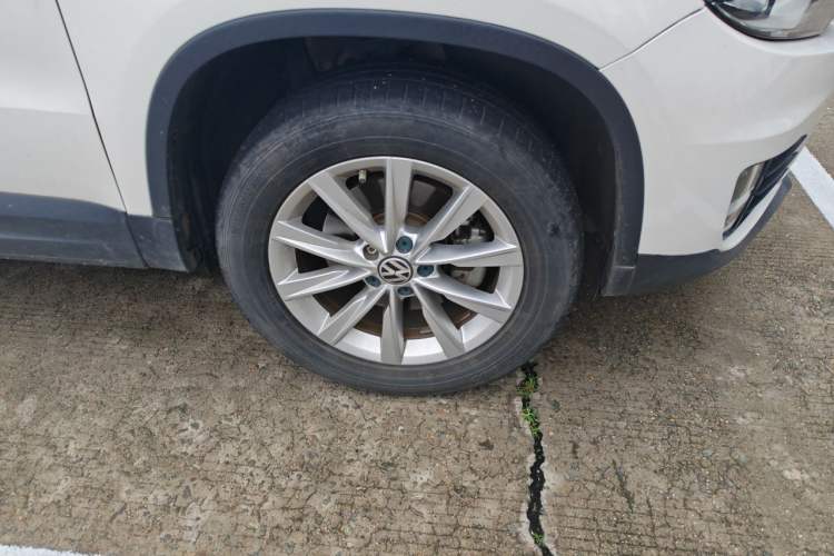 Used Volkswagen Tiguan 2016 280TSI Automatic Two-Wheel-Drive Silk Road Style Edition Right Front Wheel Hub