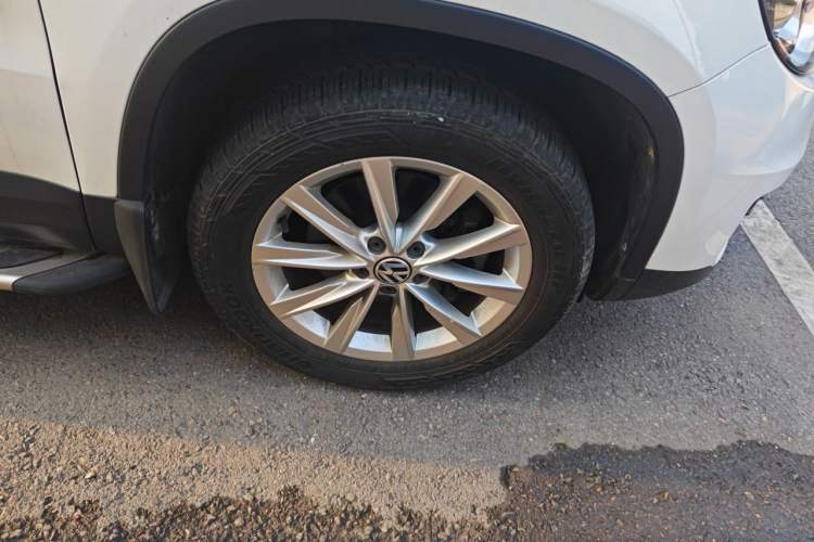 Used Volkswagen Tiguan 2016 280TSI Automatic Two-Wheel-Drive Silk Road Style Edition Right Front Wheel Hub