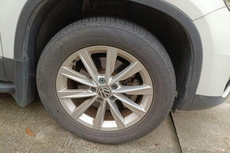 Used Volkswagen Tiguan 2016 280TSI Automatic Two-Wheel Drive Silk Road Comfort Edition Right Front Wheel Hub