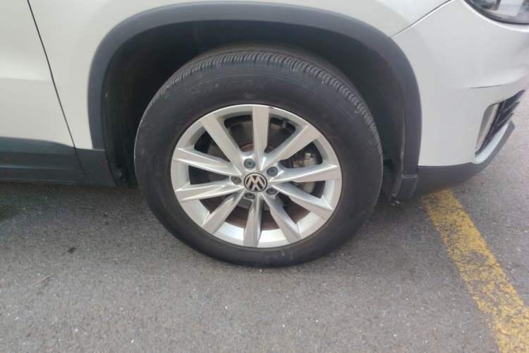 Used Volkswagen Tiguan 2016 280TSI Automatic Two-Wheel Drive Silk Road Comfort Edition Right Front Wheel Hub
