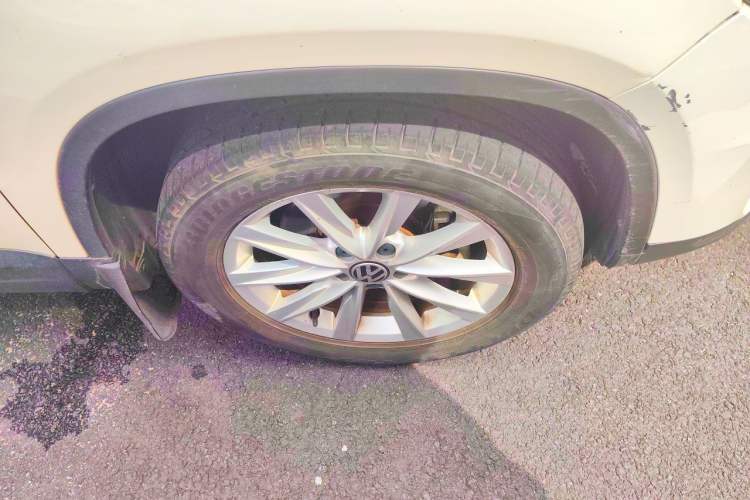Used Volkswagen Tiguan 2016 280TSI Automatic Two-Wheel-Drive Silk Road Style Edition Right Front Wheel Hub