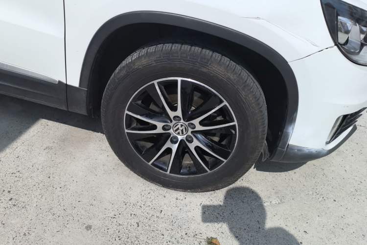 Used Volkswagen Tiguan 2016 300TSI Automatic All-Wheel Drive Luxury Edition Right Front Wheel Hub