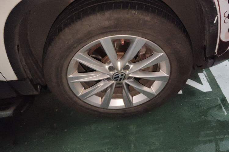 Used Volkswagen Tiguan 2016 300TSI Automatic All-Wheel Drive Fashion Vision Edition Right Front Wheel Hub
