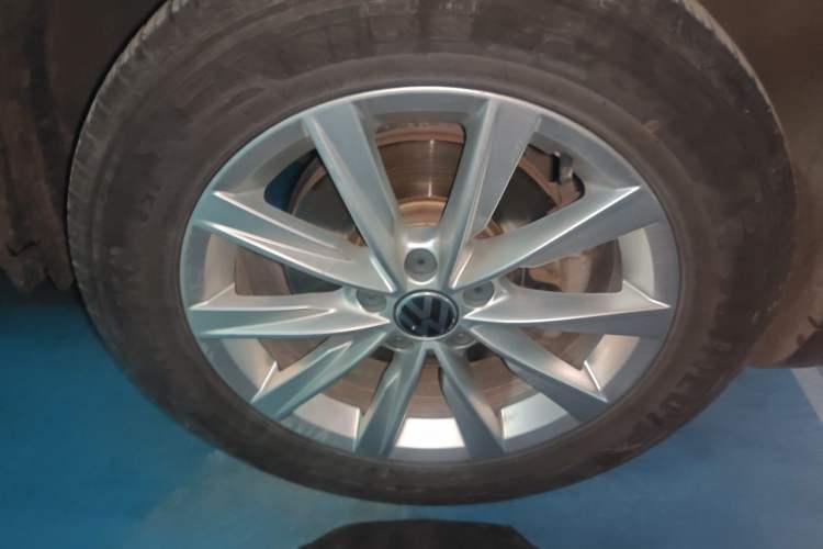 Used Volkswagen Tiguan 2016 280TSI Automatic Two-Wheel Drive Silk Road Comfort Edition Right Front Wheel Hub