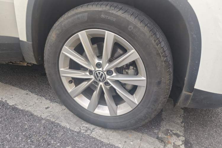 Used Volkswagen Tiguan 2016 280TSI Automatic Two-Wheel Drive Silk Road Comfort Edition Right Front Wheel Hub