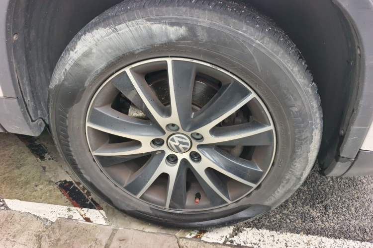Used Volkswagen Tiguan 2016 300TSI Automatic All-Wheel Drive Luxury Edition Right Front Wheel Hub