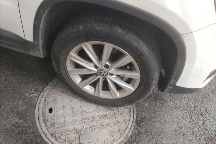 Used Volkswagen Tiguan 2016 280TSI Automatic Two-Wheel-Drive Silk Road Style Edition Right Front Wheel Hub